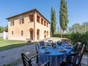 Tranquil Farmhouse in Terranova Bracciolini near Nightlife